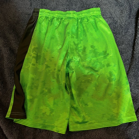 Under Armor Shorts - Picture 2 of 2